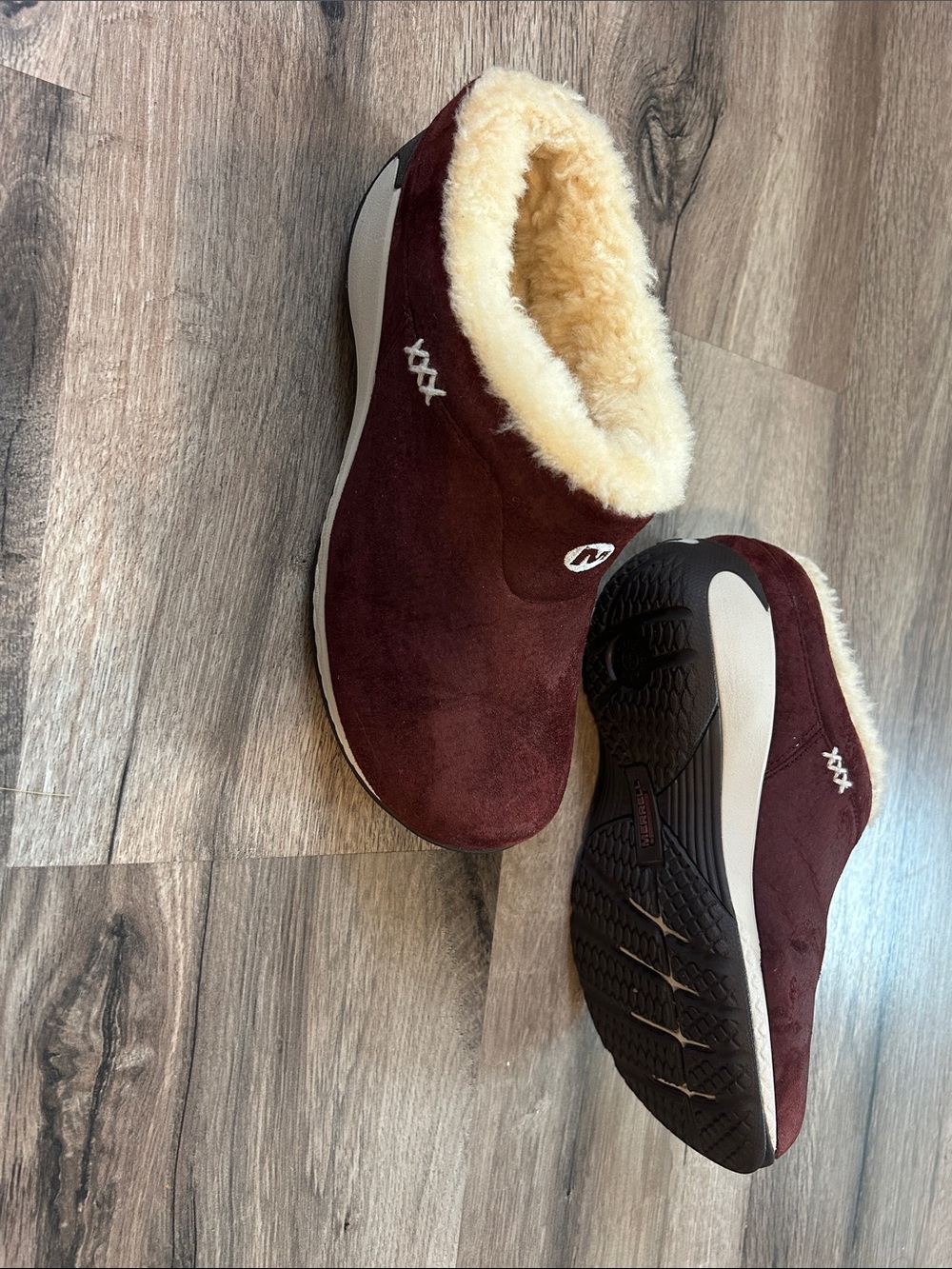 Merrell Women's Burgundy Suede Slip-On Slippers with Cream Shearling 6.5